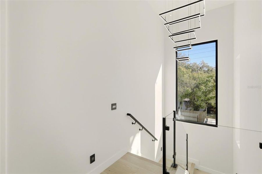 Spacious, unfurnished interior of a new home in , Sarasota (Image 30).