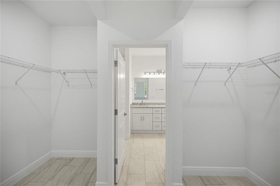 Spacious, unfurnished interior of a new home in , Citrus Springs (Image 25).