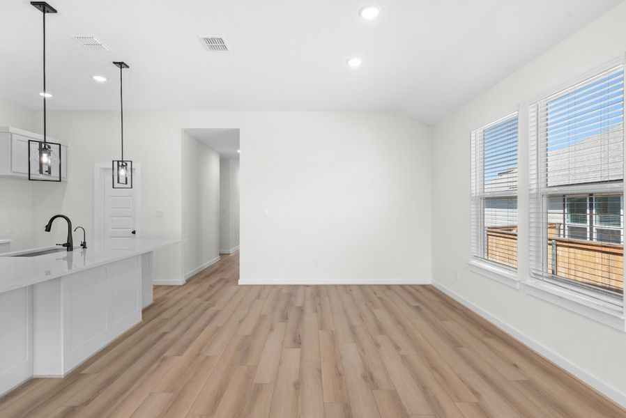 Spacious, unfurnished interior of a new home in Mayfair, New Braunfels (Image 8).