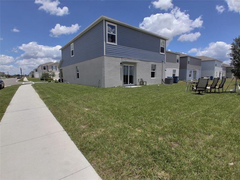 Exterior details and patio area of a home in Hunt Club Groves, Lake Wales (Image 4).