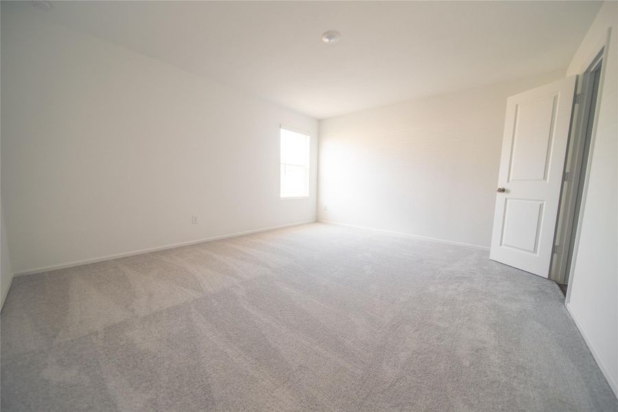 Spacious, unfurnished interior of a new home in , Baytown (Image 13).