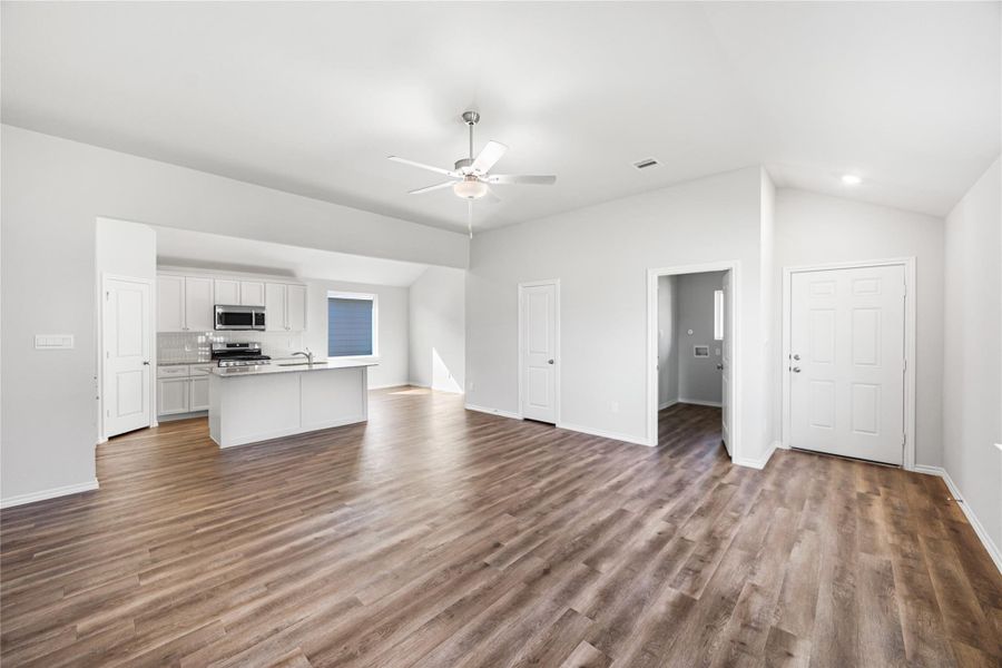 Spacious, unfurnished interior of a new home in , Splendora (Image 18).