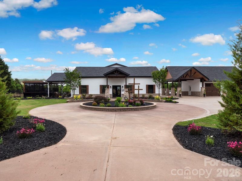 Community amenities in , Clover (Image 29).