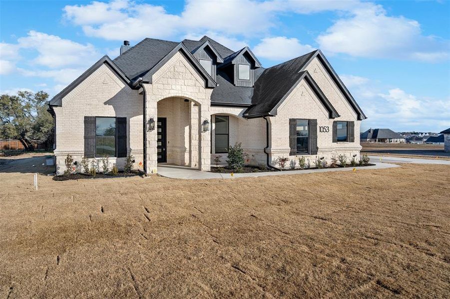 View of front of house featuring a front yard