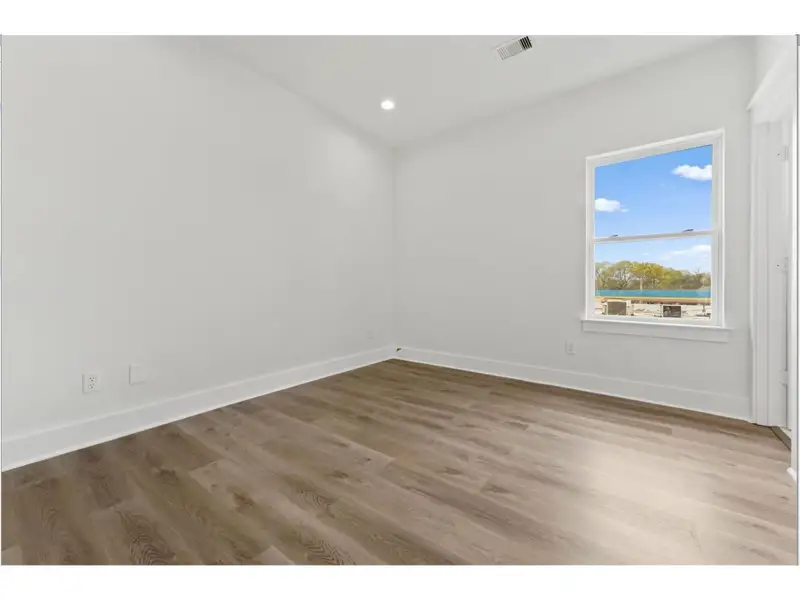 Spacious, unfurnished interior of a new home in , Houston (Image 5).