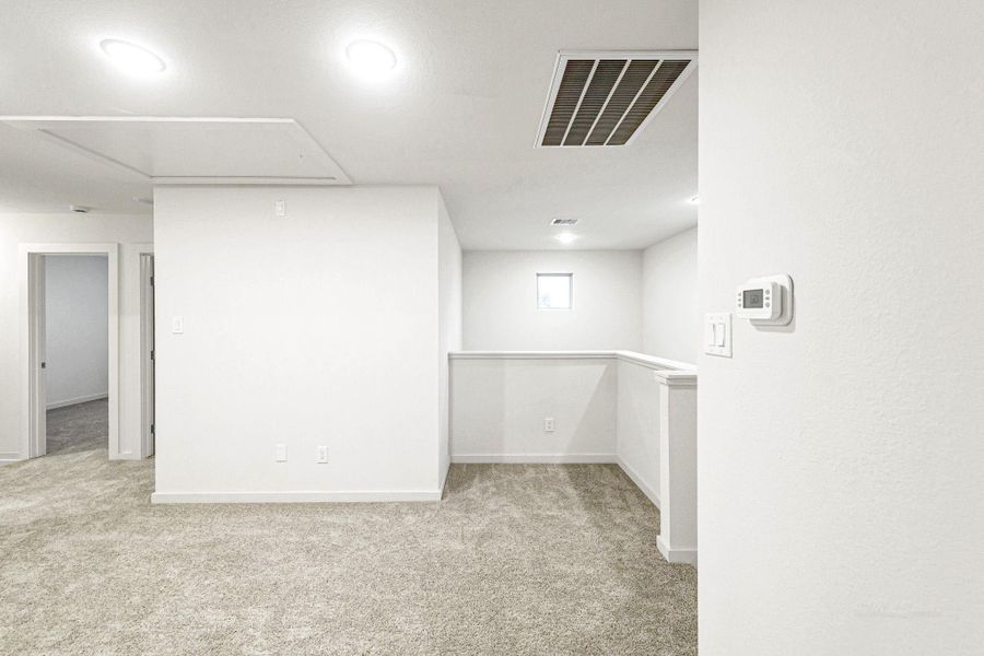 Spacious, unfurnished interior of a new home in , Hempstead (Image 13).