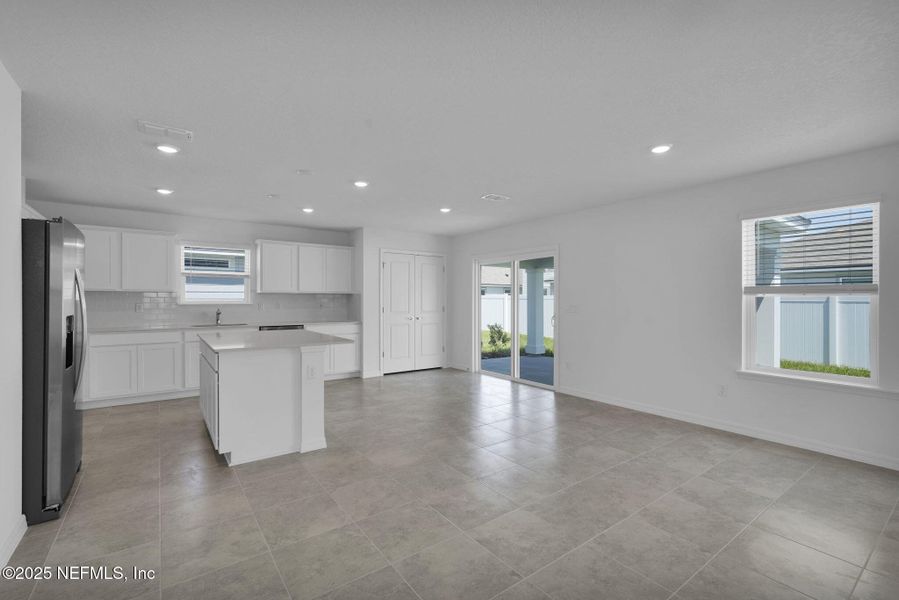 Spacious, unfurnished interior of a new home in Wells Landing, Jacksonville (Image 10).