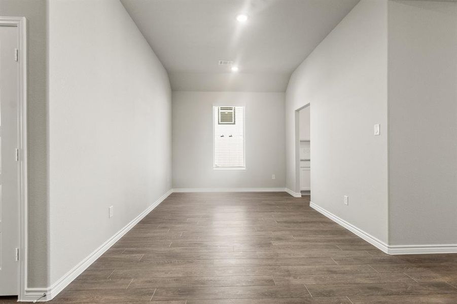 Spacious, unfurnished interior of a new home in Rocky Creek Crossing, Fort Worth (Image 18).