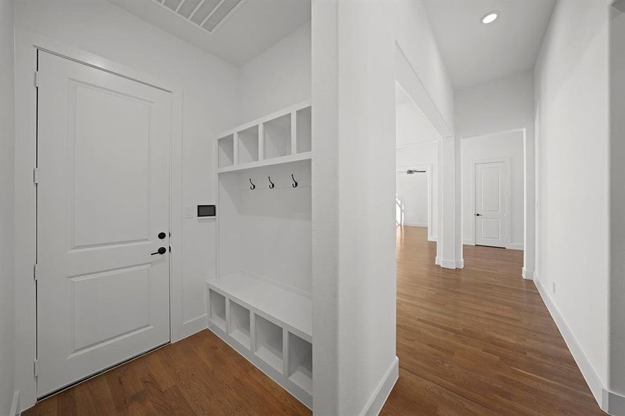 Spacious, unfurnished interior of a new home in King's Crossing - Phase 3, Parker (Image 33).