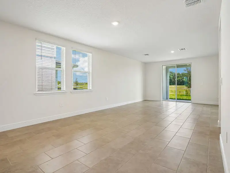 Spacious, unfurnished interior of a new home in Villamar - Classic Series, Winter Haven (Image 11).