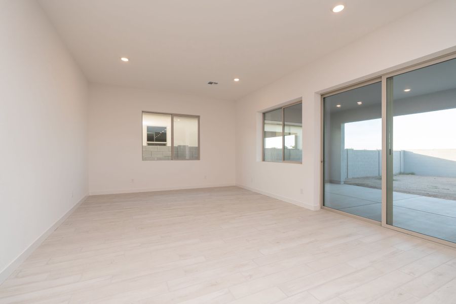 Spacious, unfurnished interior of a new home in Soleo, San Tan Valley (Image 11).