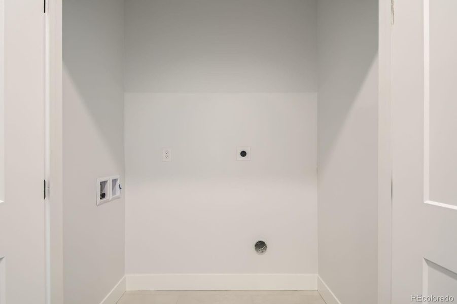 Spacious, unfurnished interior of a new home in , Tabernash (Image 20).