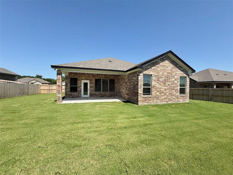Exterior details and patio area of a home in , Lorena (Image 3).