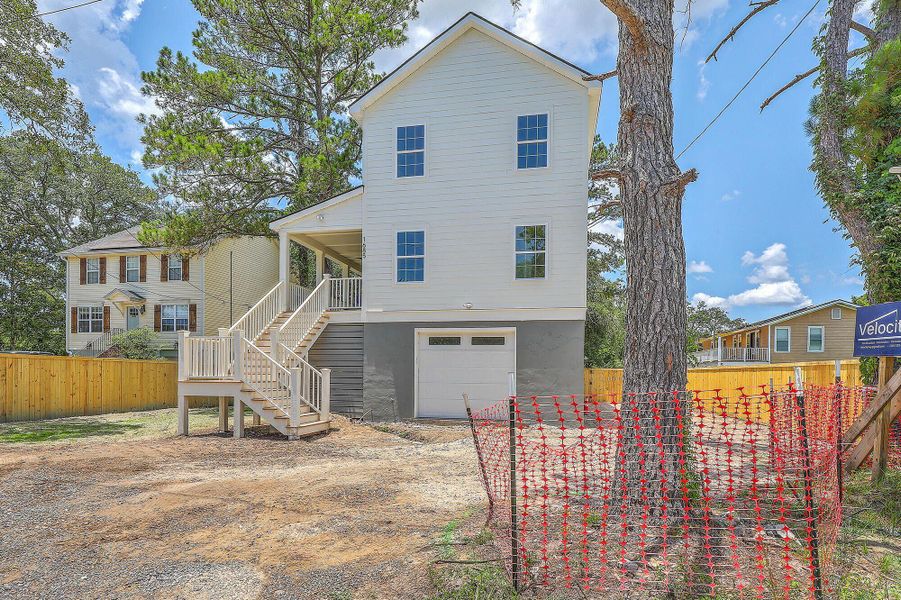 Exterior details and patio area of a home in , Charleston (Image 29).