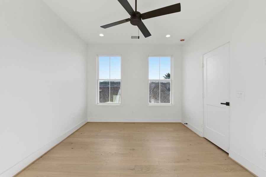 Spacious, unfurnished interior of a new home in , Houston (Image 43).