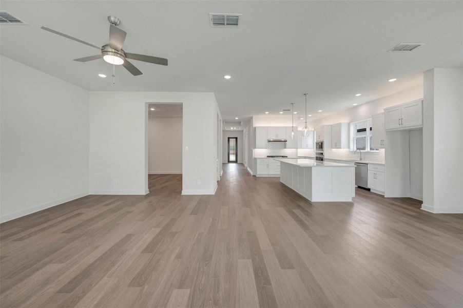 Spacious, unfurnished interior of a new home in ARTAVIA - Parkview Collection, Conroe (Image 39).