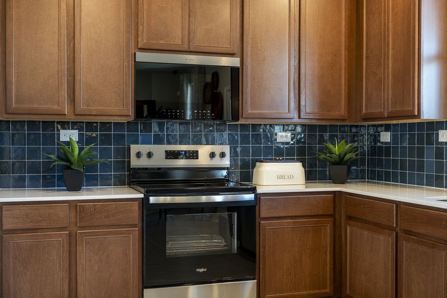 Flat-panel poplar kitchen cabinets