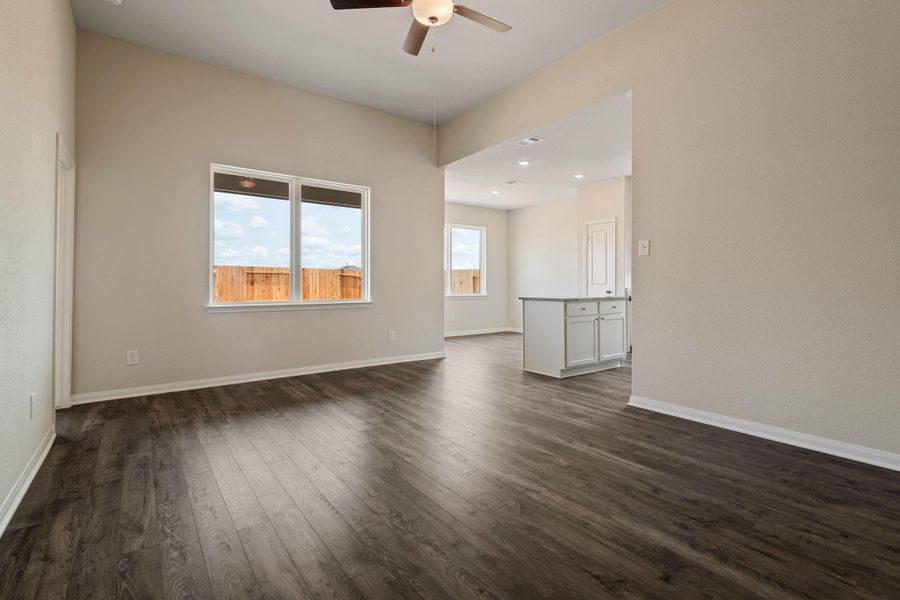 Spacious, unfurnished interior of a new home in Trails at Cochran Ranch, Waller (Image 12).