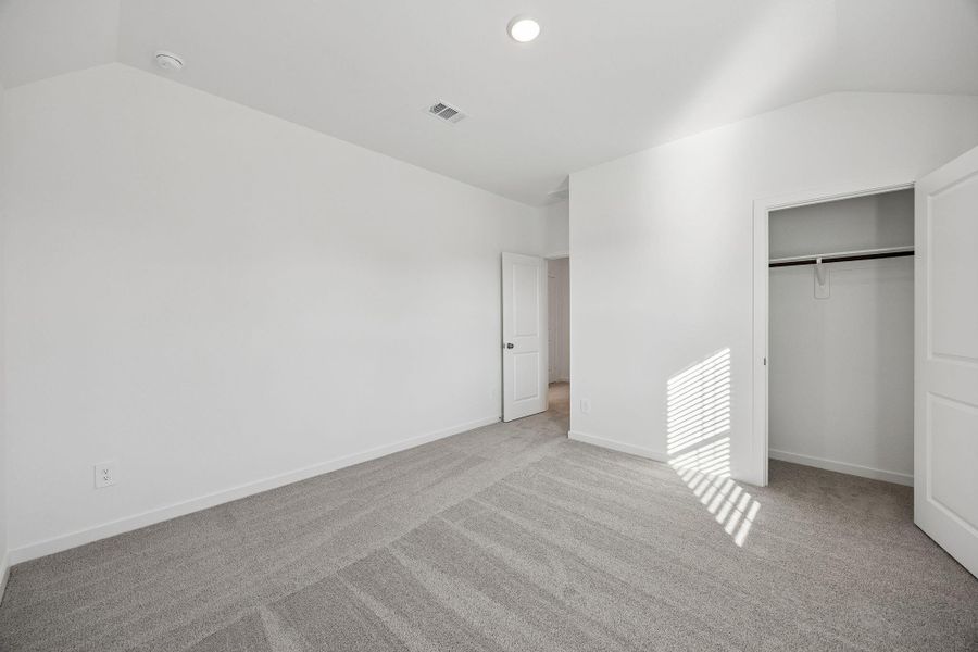 Spacious, unfurnished interior of a new home in Montgomery Bend, Montgomery (Image 15).