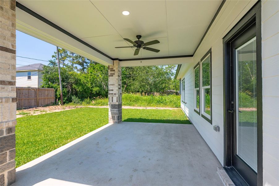 Exterior details and patio area of a home in , Houston (Image 27).