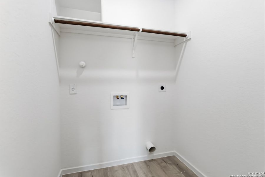 Spacious, unfurnished interior of a new home in , San Antonio (Image 27).