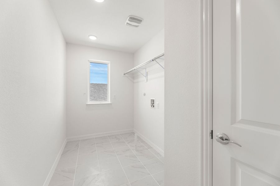 Representative unfurnished interior of a home built from the Kingston by UnionMain Homes in Elevon, Lavon (Image 14).