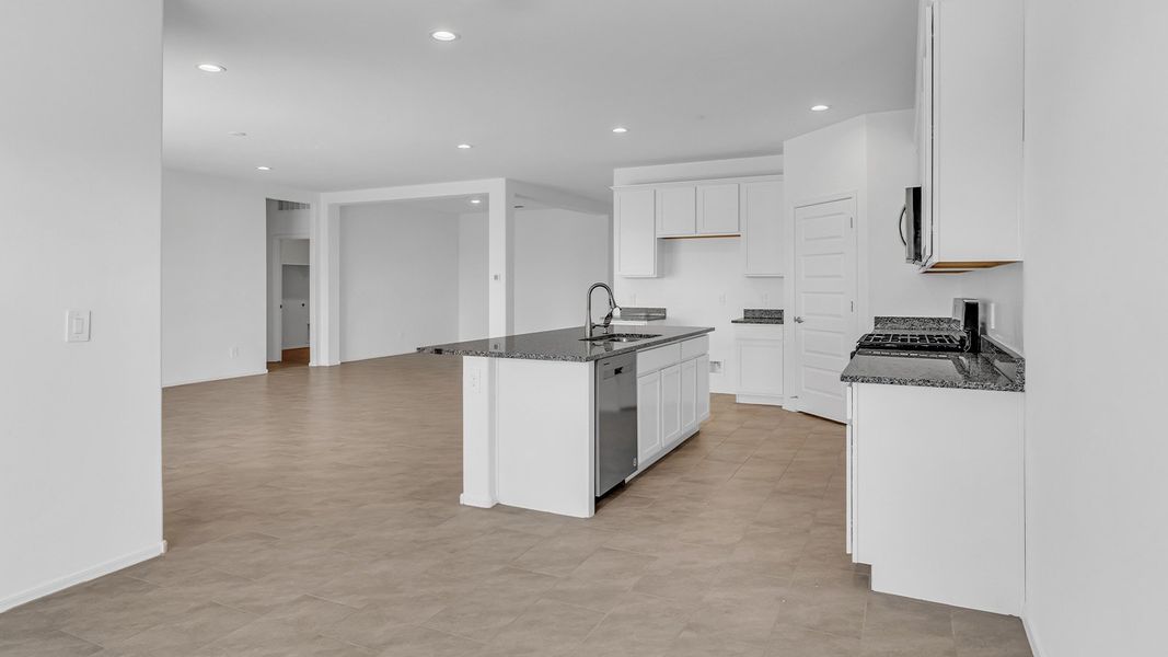 Image 42 representing the Pearl by D.R. Horton in Saguaro Bloom, Marana, AZ.