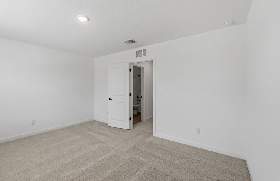 Spacious, unfurnished interior of a new home in Santa Rita Ranch, Liberty Hill (Image 35).
