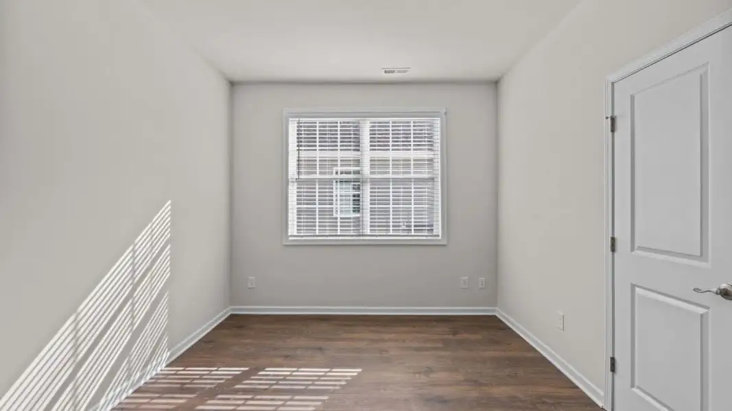 Spacious, unfurnished interior of a new home in Chambray, New Bern (Image 15).
