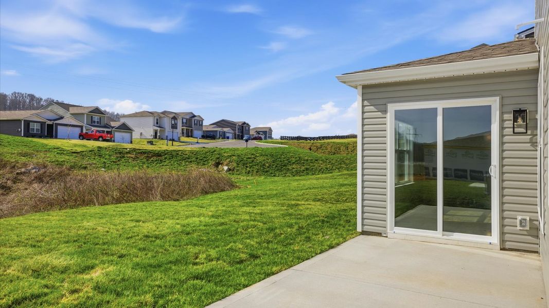 Exterior details and patio area of a home in Emory Creek, Harriman (Image 4).
