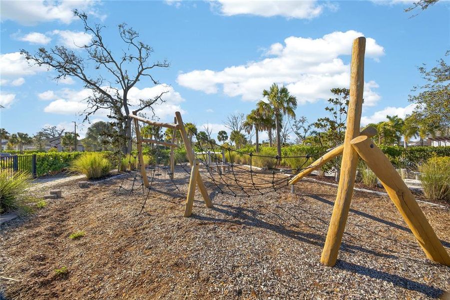 Community amenities in , Nokomis (Image 60).