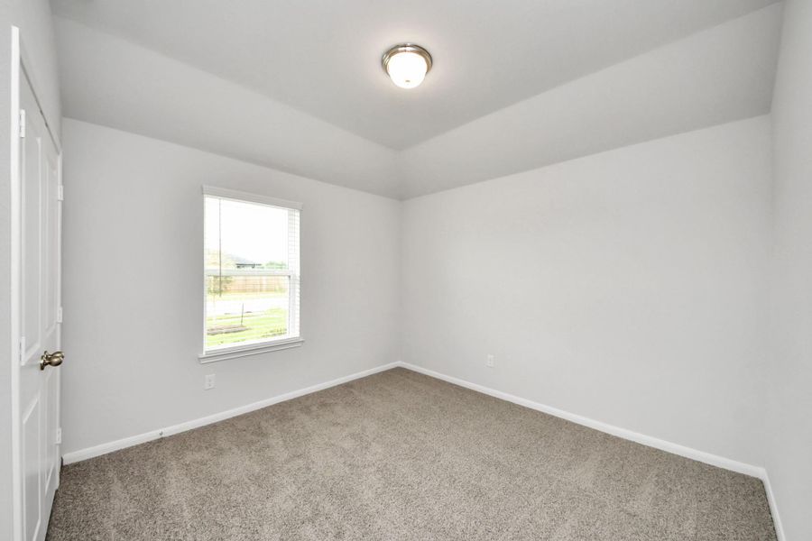 Spacious, unfurnished interior of a new home in Sunrise Cove: Landmark Collection, Texas City (Image 24).