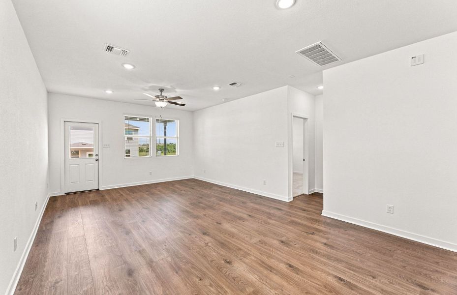 Spacious, unfurnished interior of a new home in Sonterra, Jarrell (Image 34).