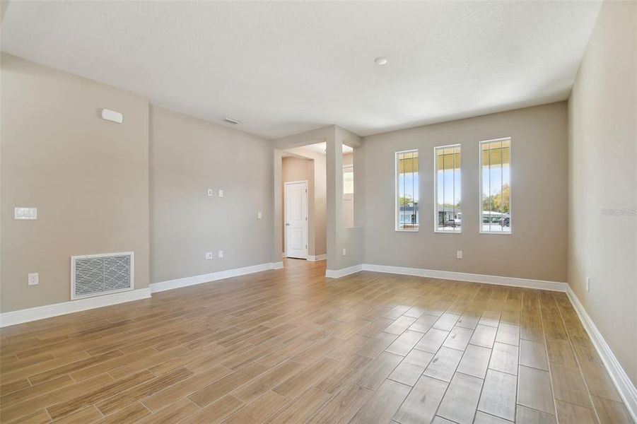 Spacious, unfurnished interior of a new home in , St. Petersburg (Image 17).