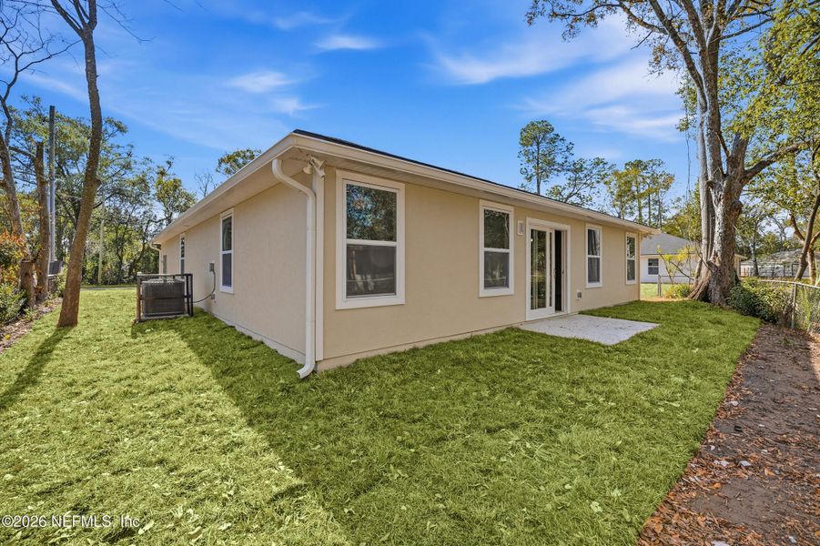 Exterior details and patio area of a home in , Jacksonville (Image 3).
