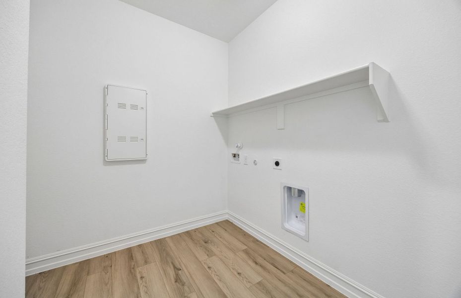 Spacious, unfurnished interior of a new home in Highland Lakes, McKinney (Image 26).