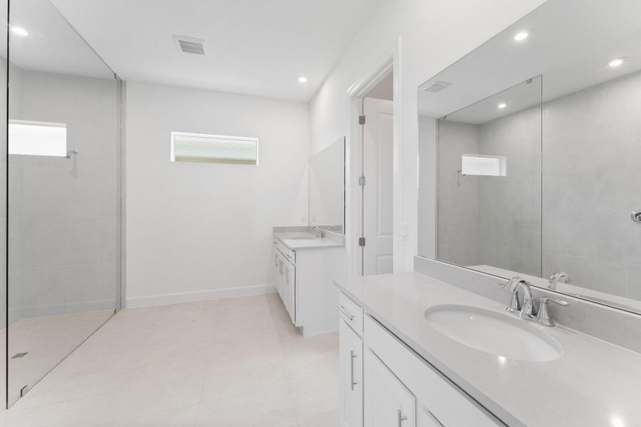 US_SEF_CARLTON_LOT 182_OWNERS BATH