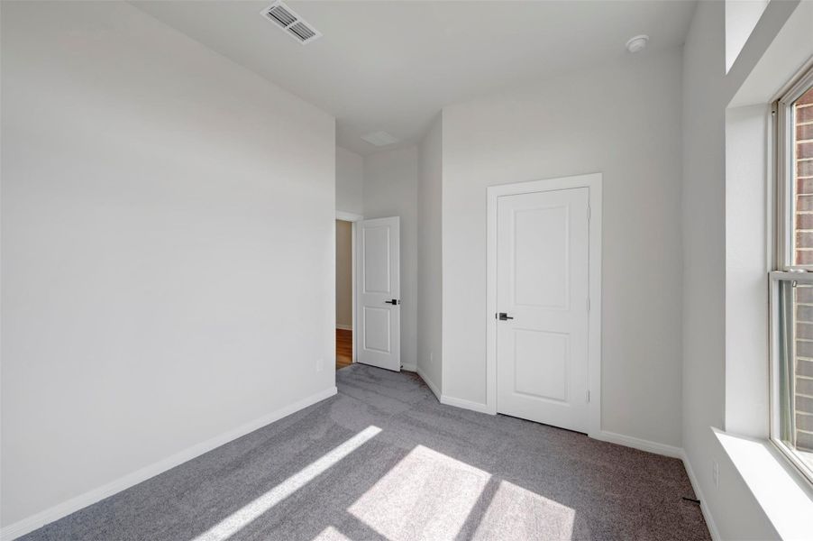 Spacious, unfurnished interior of a new home in Beacon Point at Lago Mar 50’ Homesites, Texas City (Image 32).