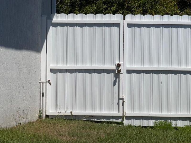Double gate Double gate