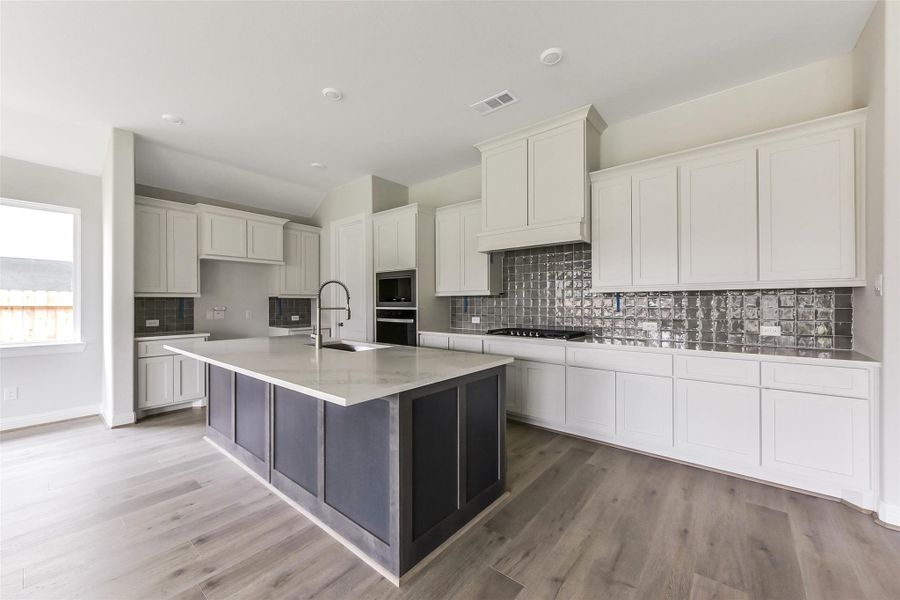 Furnished interior view inside a new home in Evergreen 55', Conroe (Image 16).