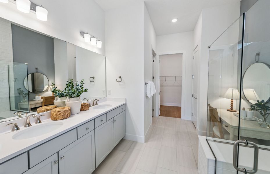 Representative furnished interior of a home built from the Mystique by Del Webb in Del Webb Stone Creek, Ocala (Image 6).