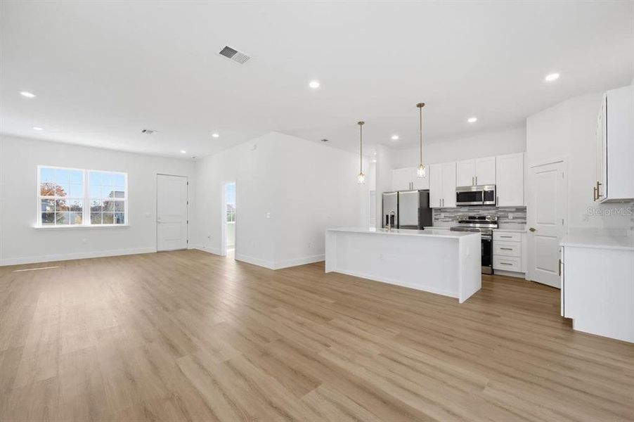 Spacious, unfurnished interior of a new home in , Ocala (Image 30).