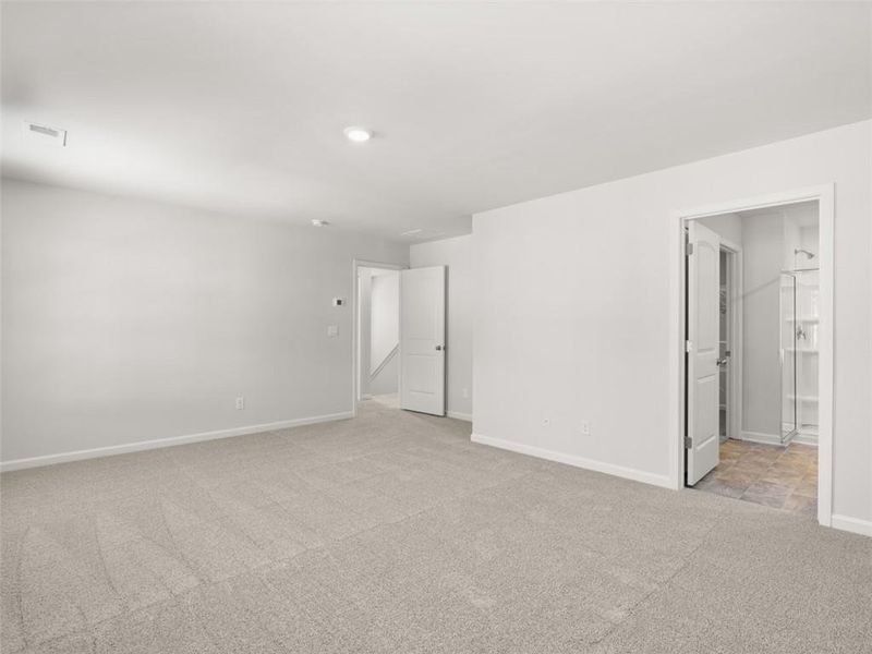 Spacious, unfurnished interior of a new home in Oaks at Cedar Grove, Fairburn (Image 34).