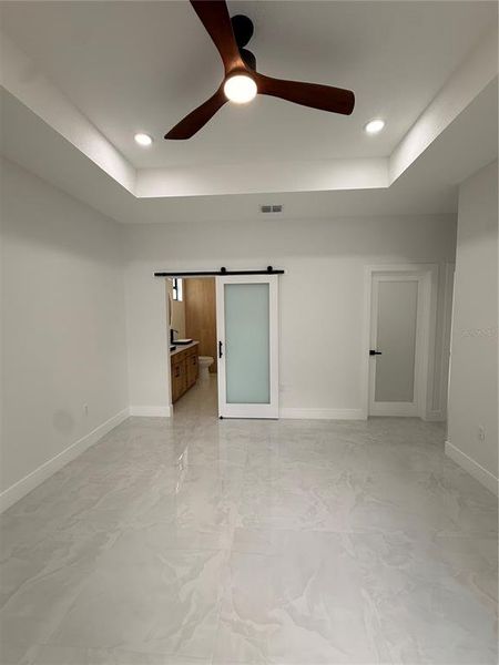 Spacious, unfurnished interior of a new home in , Tampa (Image 19).