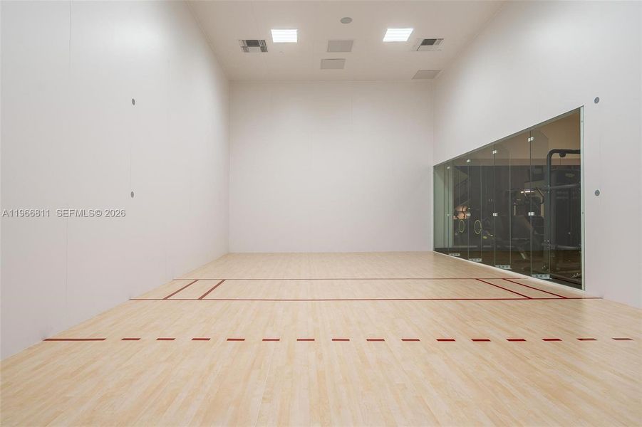 Spacious, unfurnished interior of a new home in , Miami (Image 22).