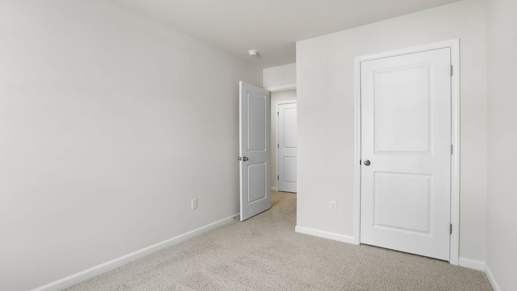 Spacious, unfurnished interior of a new home in Tanglewood Townes, Greenville (Image 24).