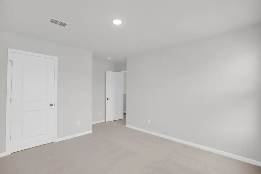 Spacious, unfurnished interior of a new home in Bradford Pointe, Summerville (Image 46).