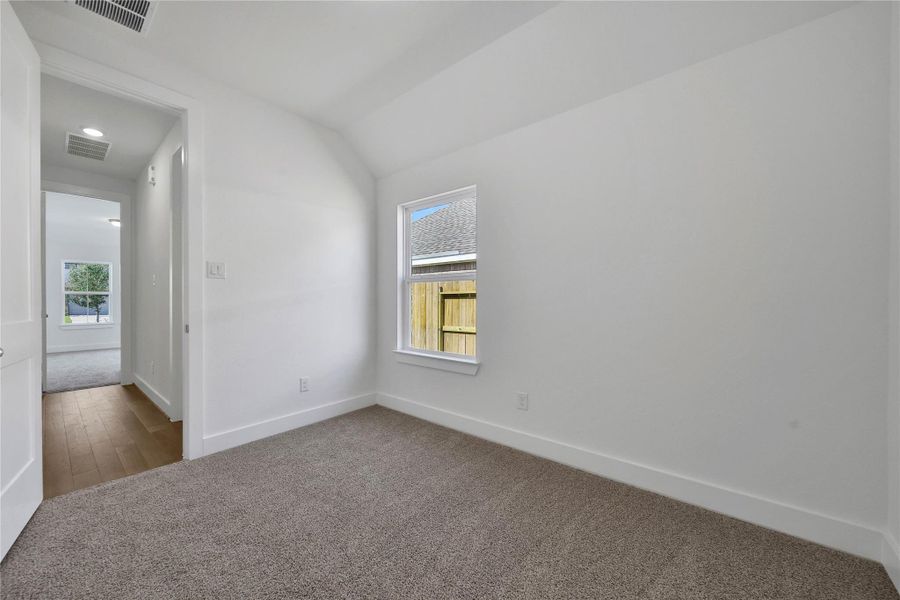 Spacious, unfurnished interior of a new home in , Rosharon (Image 29).