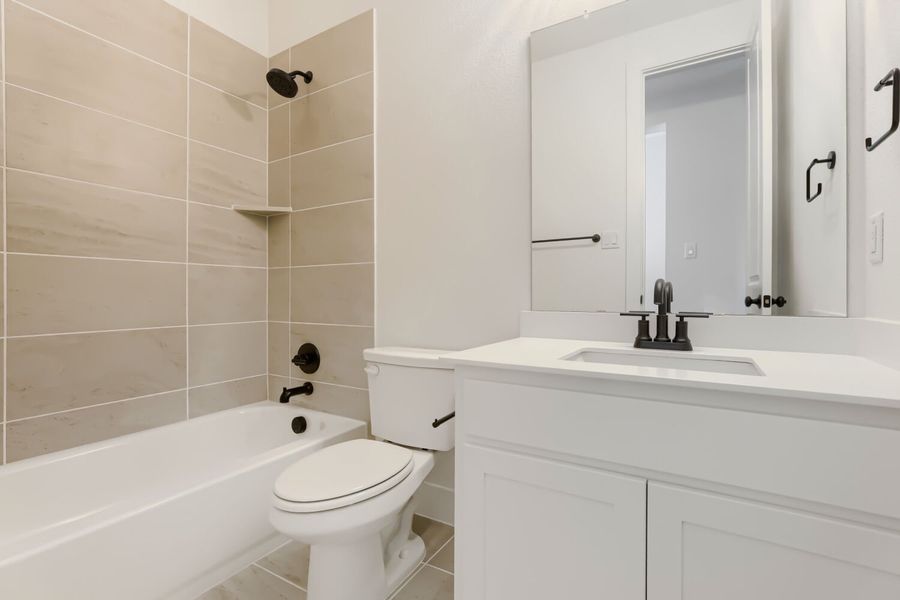 2604 Grinnel - Full Bathroom 2604 Grinnel - Full Bathroom