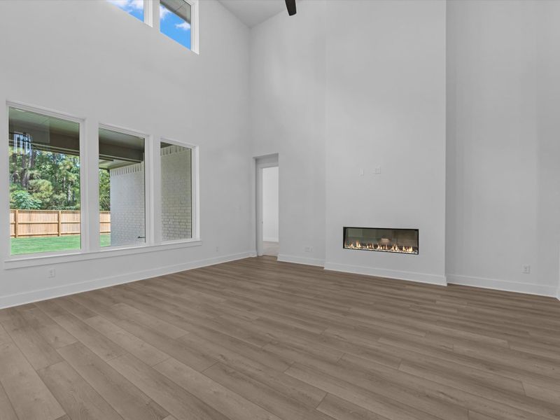 Spacious, unfurnished interior of a new home in Oakhill Reserve, Tomball (Image 13).